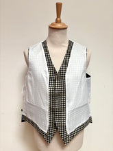 Cargar imagen en el visor de la galería, Mosbrook gilet à carreaux en pure laine vierge Made in Great Britain 56