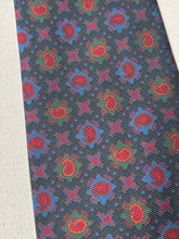 Lade das Bild in den Galerie-Viewer, Michelsons cravate en soie à motif géométrique Made in England