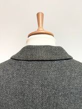 Charger l'image dans la galerie, Pardessus croisé gris vintage de 1957 en laine Made in France