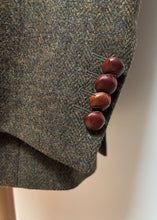 Charger l'image dans la galerie, British House X Robert Noble blazer à chevrons en laine vierge 50