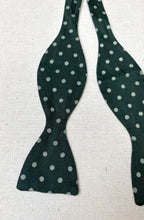 Charger l'image dans la galerie, Duo de noeuds papillon en soie vintage