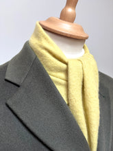 Load image into Gallery viewer, Mackintosh écharpe jaune en pur cachemire Made in Scotland