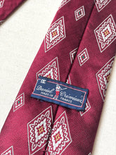 Charger l'image dans la galerie, Daniel Crémieux cravate rouge vintage en soie à motif géométrique Made in France