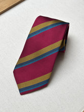Cargar imagen en el visor de la galería, Charles Hill X M. Bardelli Milano cravate club en soie Made in England