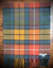 Charger l'image dans la galerie, Johnstons écharpe à carreaux 100% laine Made in Scotland
