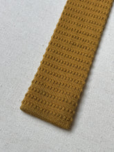 Charger l'image dans la galerie, Armani cravate tricot vintage moutarde Made in Italy