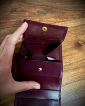 Charger l'image dans la galerie, Madelios Paris portefeuille vintage en cuir bordeaux