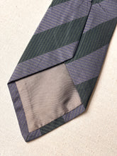 Lade das Bild in den Galerie-Viewer, Giorgio Armani cravate club vintage en soie Made in Italy