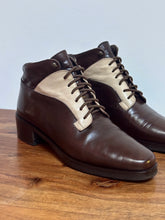Charger l'image dans la galerie, Bottines à lacets vintage femme en cuir de veau lisse marron et crème 35 FR