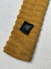 Charger l'image dans la galerie, Armani cravate tricot vintage moutarde Made in Italy