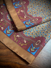 Lade das Bild in den Galerie-Viewer, Degand Brussels pochette paisley vintage marron en soie Made in England