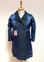 Lade das Bild in den Galerie-Viewer, Harris Tweed X Beaver’s manteau femme en tweed à chevrons 100% laine vierge 36
