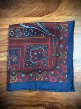 Lade das Bild in den Galerie-Viewer, Degand Brussels pochette florale vintage marine en soie Made in England