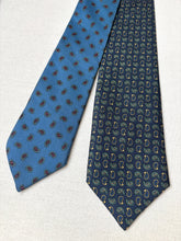 Charger l'image dans la galerie, Duo de cravates paisley vintage en soie Façonnable