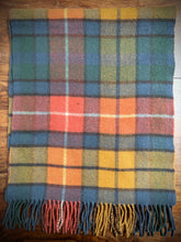 Charger l'image dans la galerie, Johnstons écharpe à carreaux 100% laine Made in Scotland