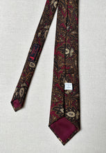 Načíst obrázek do prohlížeče Galerie, Norman Peal X Charles Hill cravate bordeaux à motif floral paisley Made in England