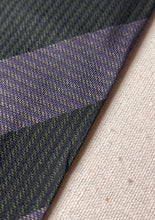 Lade das Bild in den Galerie-Viewer, Giorgio Armani cravate club vintage en soie Made in Italy