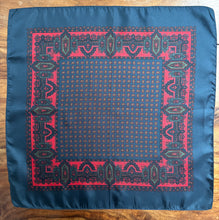 Charger l'image dans la galerie, Pochette marine vintage en soie à motif paisley Made in England