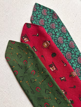 Lade das Bild in den Galerie-Viewer, Trio de cravates vintage all wool twill et soie Diony's / BWA Ltd Macclesfield England