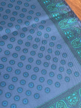 Load image into Gallery viewer, Franco Bassi pochette vintage en soie à motif géométrique Made in Italy