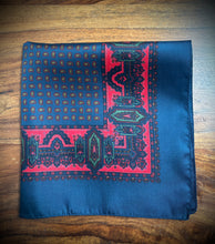 Load image into Gallery viewer, Pochette marine vintage en soie à motif paisley Made in England