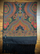 Charger l'image dans la galerie, Foulard vintage double face en laine et soie Made in Italy