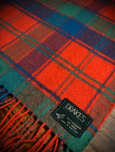 Charger l'image dans la galerie, Drake's grande écharpe à carreaux en laine et cachemire Made in Scotland