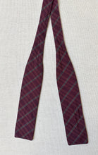 Cargar imagen en el visor de la galería, Noeud papillon vintage bordeaux en soie Made in France