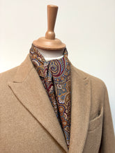 Charger l'image dans la galerie, Foulard classique en soie à motif floral Made in italy