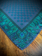 Load image into Gallery viewer, Franco Bassi pochette vintage en soie à motif géométrique Made in Italy