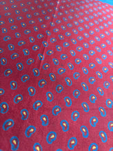 Charger l'image dans la galerie, Duo de pochettes paisley vintage en soie Made in England