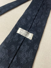 Charger l'image dans la galerie, Cravate paisley marine en grenadine de soie Made in France