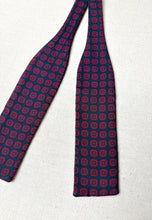 Charger l'image dans la galerie, Noeud papillon vintage bleu marine en soie Made in Italy