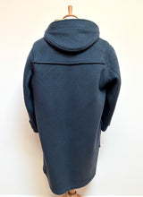 Charger l'image dans la galerie, Old England Paris manteau duffle-coat bleu en laine 54