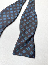 Charger l'image dans la galerie, Noeud papillon vintage marron en soie Made in Italy