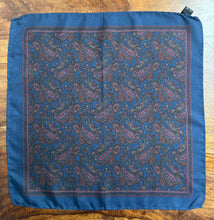 Charger l'image dans la galerie, Trio de pochettes vintage paisley en soie