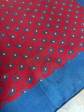 Charger l'image dans la galerie, Duo de pochettes paisley vintage en soie Made in England