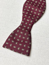 Load image into Gallery viewer, Men Sport Paris noeud papillon paisley bordeaux en soie Made in France