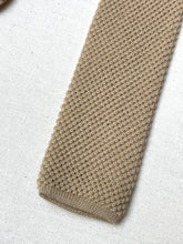 Charger l'image dans la galerie, Cravate beige maille vintage en laine Made in Italy