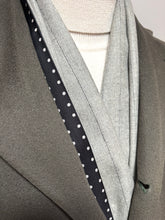 Cargar imagen en el visor de la galería, Walker Slater foulard à pois double face en laine et soie Made in England