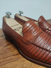Charger l'image dans la galerie, Carmina mocassins femme en cuir de lézard cognac 6 UK/39,5 FR