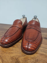 Charger l'image dans la galerie, Carmina mocassins femme en cuir de lézard cognac 6 UK/39,5 FR