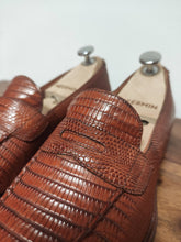 Charger l'image dans la galerie, Carmina mocassins femme en cuir de lézard cognac 6 UK/39,5 FR