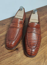 Charger l'image dans la galerie, Carmina mocassins femme en cuir de lézard cognac 6 UK/39,5 FR