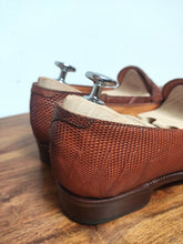 Charger l'image dans la galerie, Carmina mocassins femme en cuir de lézard cognac 6 UK/39,5 FR