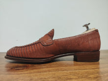 Charger l'image dans la galerie, Carmina mocassins femme en cuir de lézard cognac 6 UK/39,5 FR