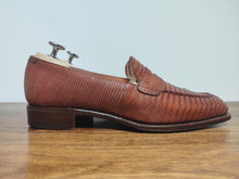 Charger l'image dans la galerie, Carmina mocassins femme en cuir de lézard cognac 6 UK/39,5 FR
