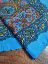 Charger l'image dans la galerie, Pochette en soie à motif floral bleu azur Made in England