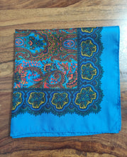 Charger l'image dans la galerie, Pochette en soie à motif floral bleu azur Made in England