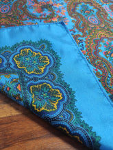 Charger l'image dans la galerie, Pochette en soie à motif floral bleu azur Made in England